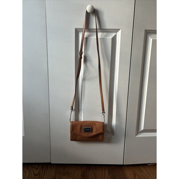 Tignanello Leather Crossbody New Without Tags - Picture 1 of 5